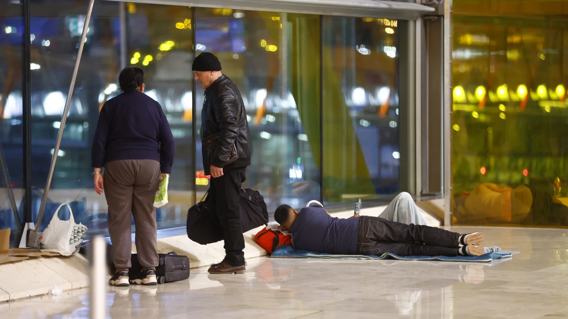 Personas sin hogar en el aeropuerto de Barajas