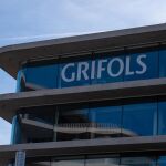 Economía/Bolsa.- Grifols se dispara más del 4% en Bolsa tras ganar casi el triple hasta marzo y superar sus previsiones