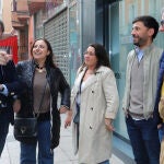 El secretario general del PSOECyL, Carlos Martínez; y la secretaria general del PSOE de Palencia, Miriam Andrés, mantienen un encuentro con alcaldes y concejales socialistas de la provincia