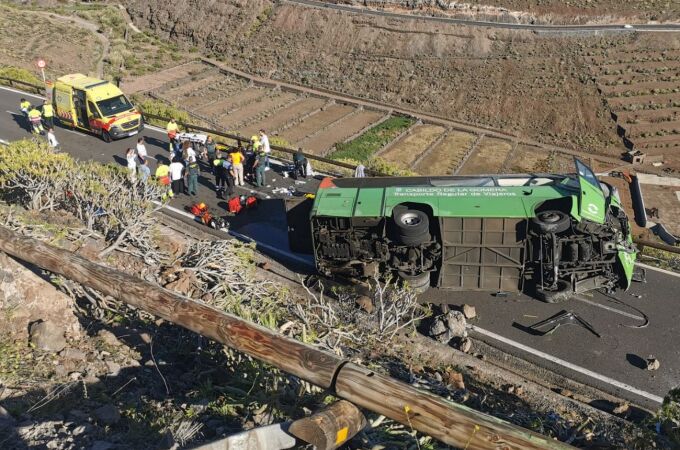 Un muerto y once heridos en el vuelco de un autobús en San Sebastián de La Gomera