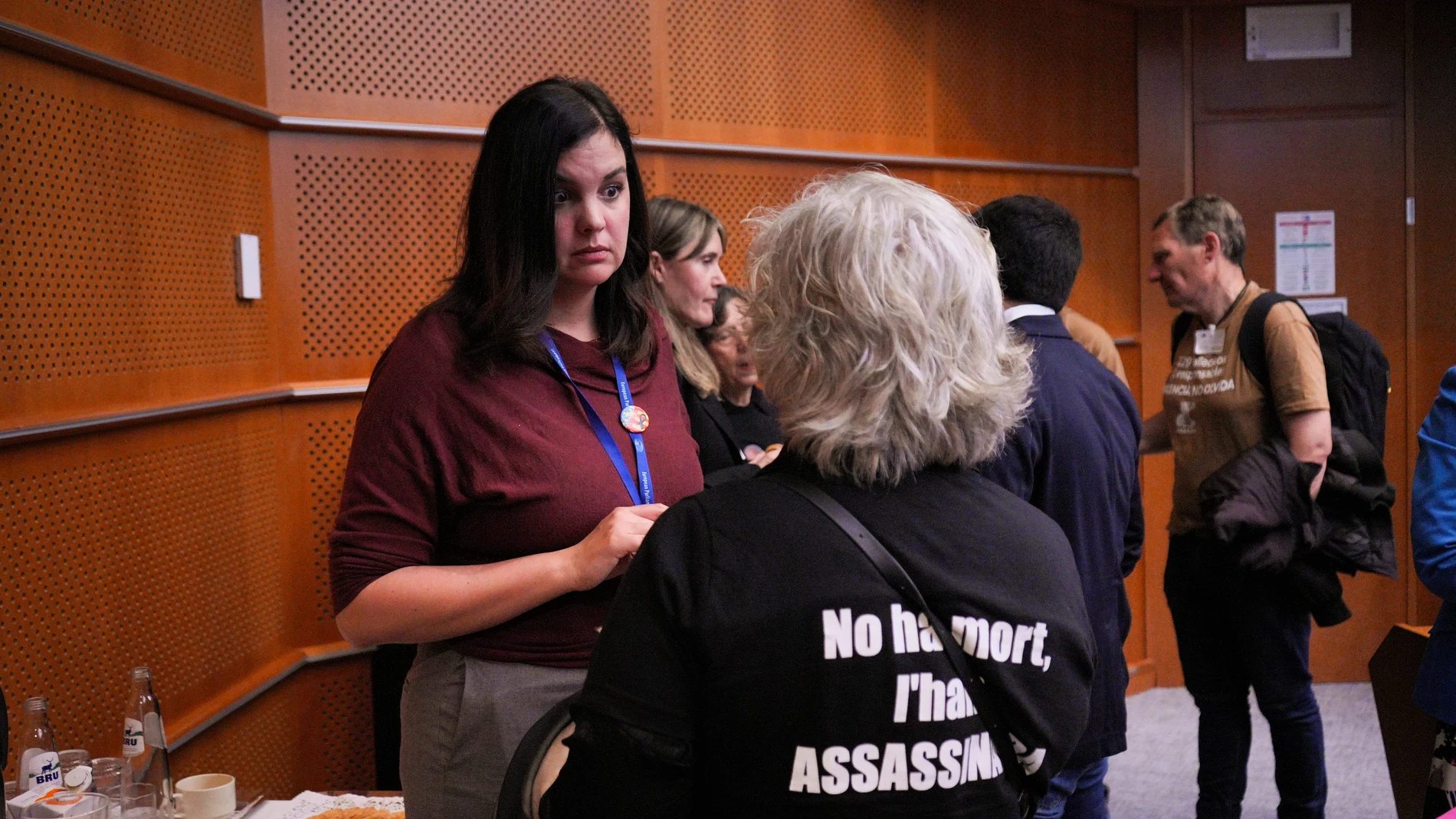 Representantes de las tres principales asociaciones de víctimas de la DANA son recibidos en el Parlamento Europeo por el grupo coordinado por Vicent Marzà, Leire Pajín y Sandra Gómez, a 13 de mayo de 2025, en Bruselas (Bélgica). Las asociaciones de víctimas de la dana buscan este martes apoyos en Bruselas, donde mantendrán reuniones con la presidenta de la Comisión Europea, Ursula von der Leyen; la vicepresidenta ejecutiva de Transición Limpia, Justa y Competitiva de la Comisión Europea (CE),...
