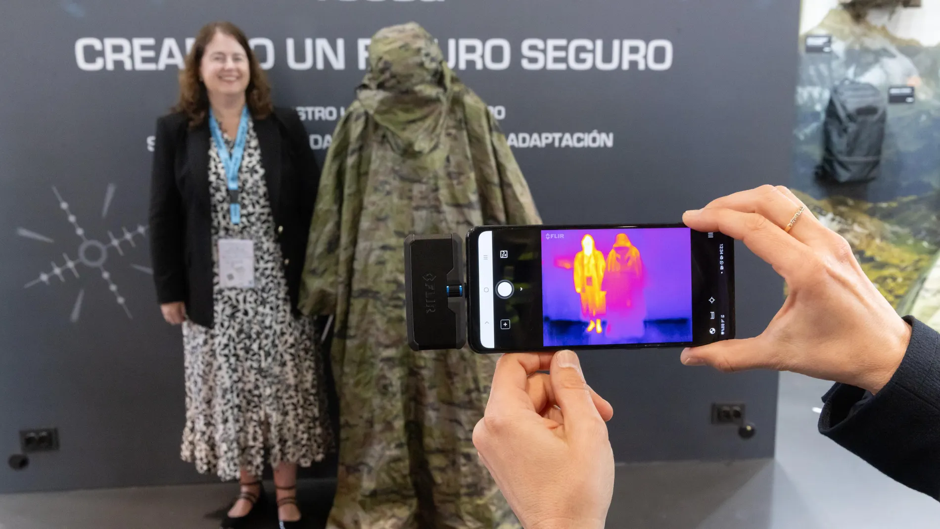 El desarrollo de la capa de invisibilidad en la que trabaja Fecsa para no ser detectado de la huella de calor.