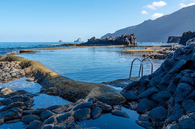 La isla más joven de España resiste al turismo masivo y solo tiene un semáforo en todo el territorio
