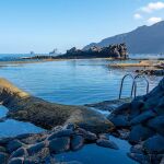 La isla más joven de España resiste al turismo masivo y solo tiene un semáforo en todo el territorio