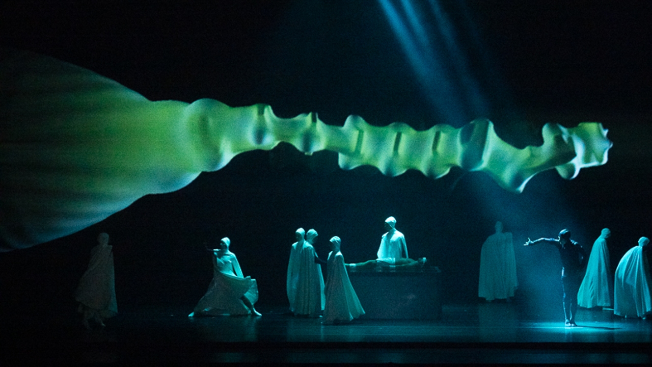 ¡Revolución en el Escenario! Bailarines que Controlan la Música con su Cuerpo: '#INCUBATIO' en Madrid