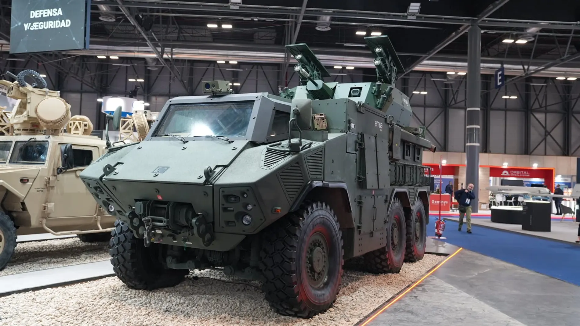 El carro de combate 6x6 presentado en Feindef
