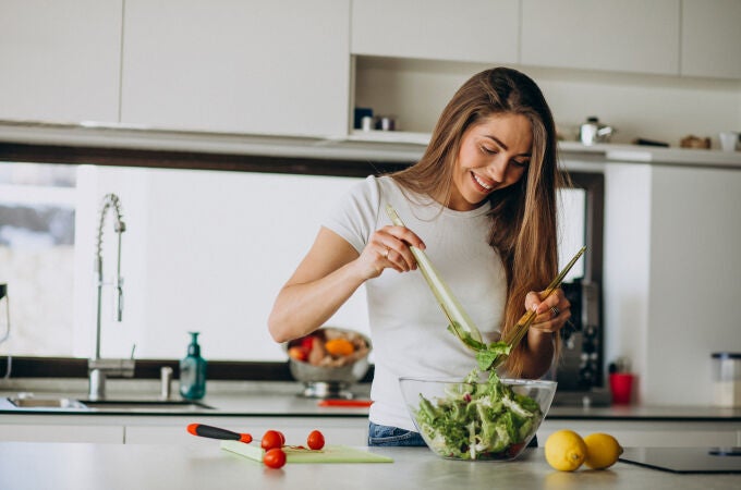 Un nutricionista desvela la hora a la que se debe desayunar, comer y cenar: “El cuerpo está mejor preparado”