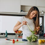 Un nutricionista desvela la hora a la que se debe desayunar, comer y cenar: “El cuerpo está mejor preparado”