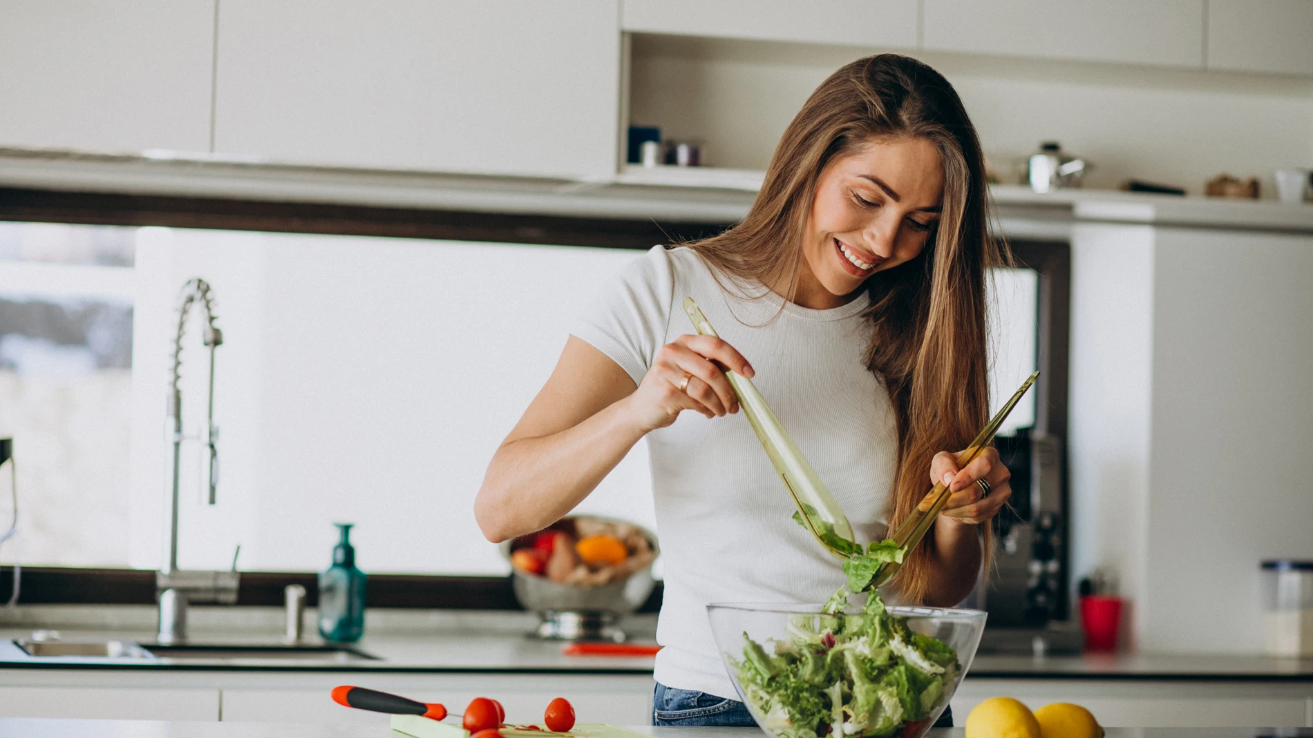 Un nutricionista desvela la hora a la que se debe desayunar, comer y cenar: “El cuerpo está mejor preparado”
