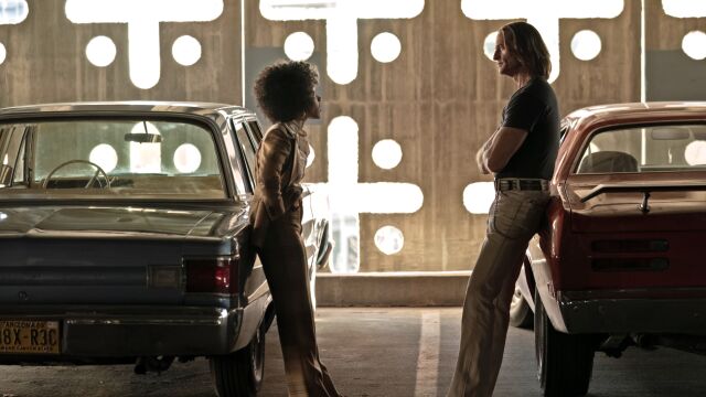 Josh Holloway y Rachel Hilson en una escena de la serie 'Duster'