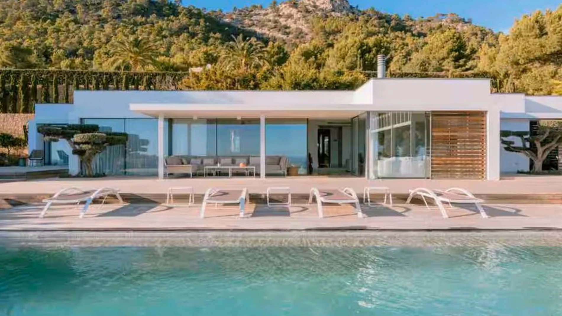 2.600 la noche: la villa más cara para dormir en Ibiza en mayo