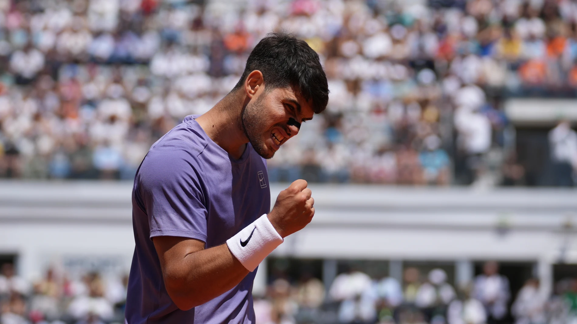 Spain's Carlos Alcaraz celebrates after a winning point during a round of sixteen match against Russia's Karen Khachanov at the Italian Open tennis tournament in Rome, Tuesday, May 13, 2025. (AP Photo/Andrew Medichini)