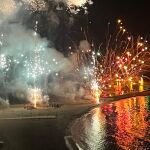 La playa del Cocó en pleno lanzamiento de los Castillos de Fuegos Artificiales