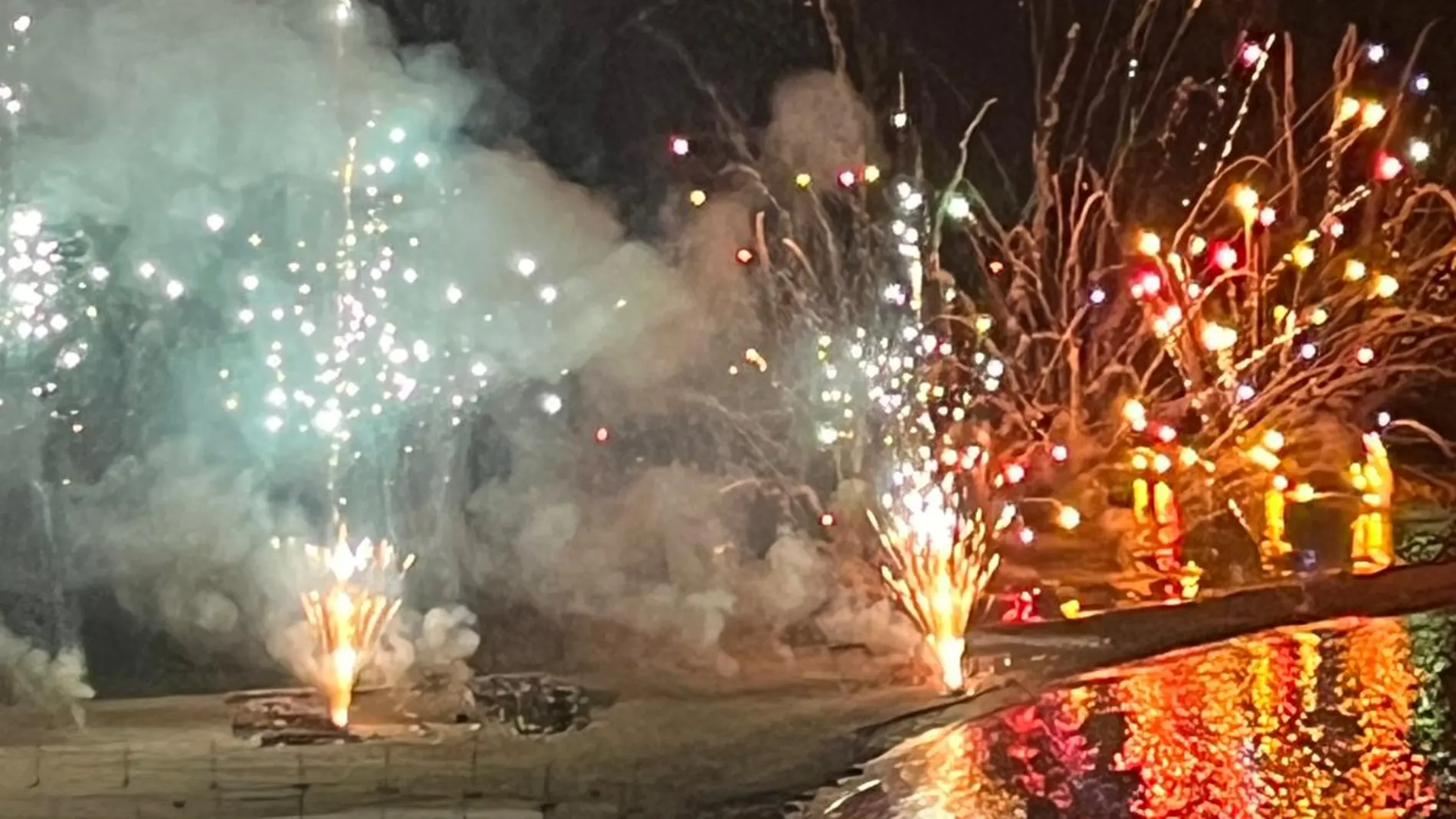 La playa del Cocó en pleno lanzamiento de los Castillos de Fuegos Artificiales