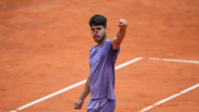 Así hemos vivido en directo el Carlos Alcaraz - Khachanov: partido de octavos de final Masters 1.000 Roma 2025 online