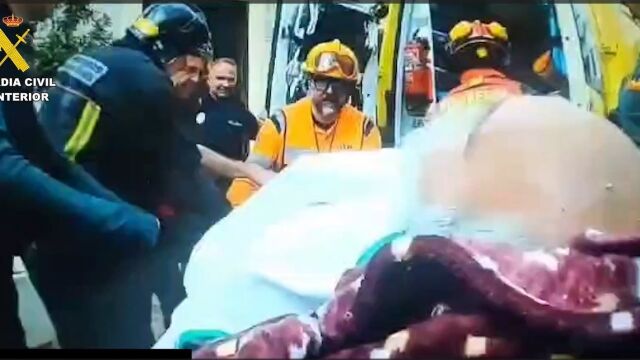 La Guardia Civil rescata a un hombre que cayó a un pozo de su propia vivienda en Brenes