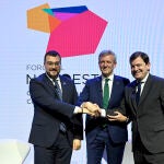 Fernández Mañueco junto a Adrián Barbón y Alfonso Rueda en Santiago