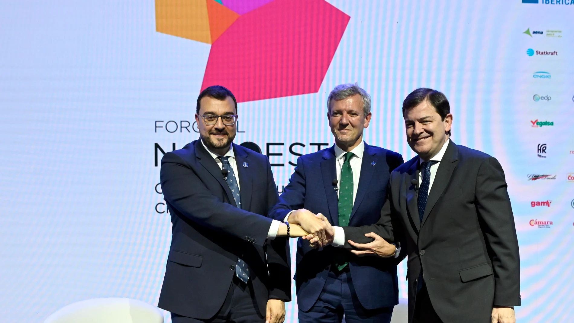 Fernández Mañueco junto a Adrián Barbón y Alfonso Rueda en Santiago