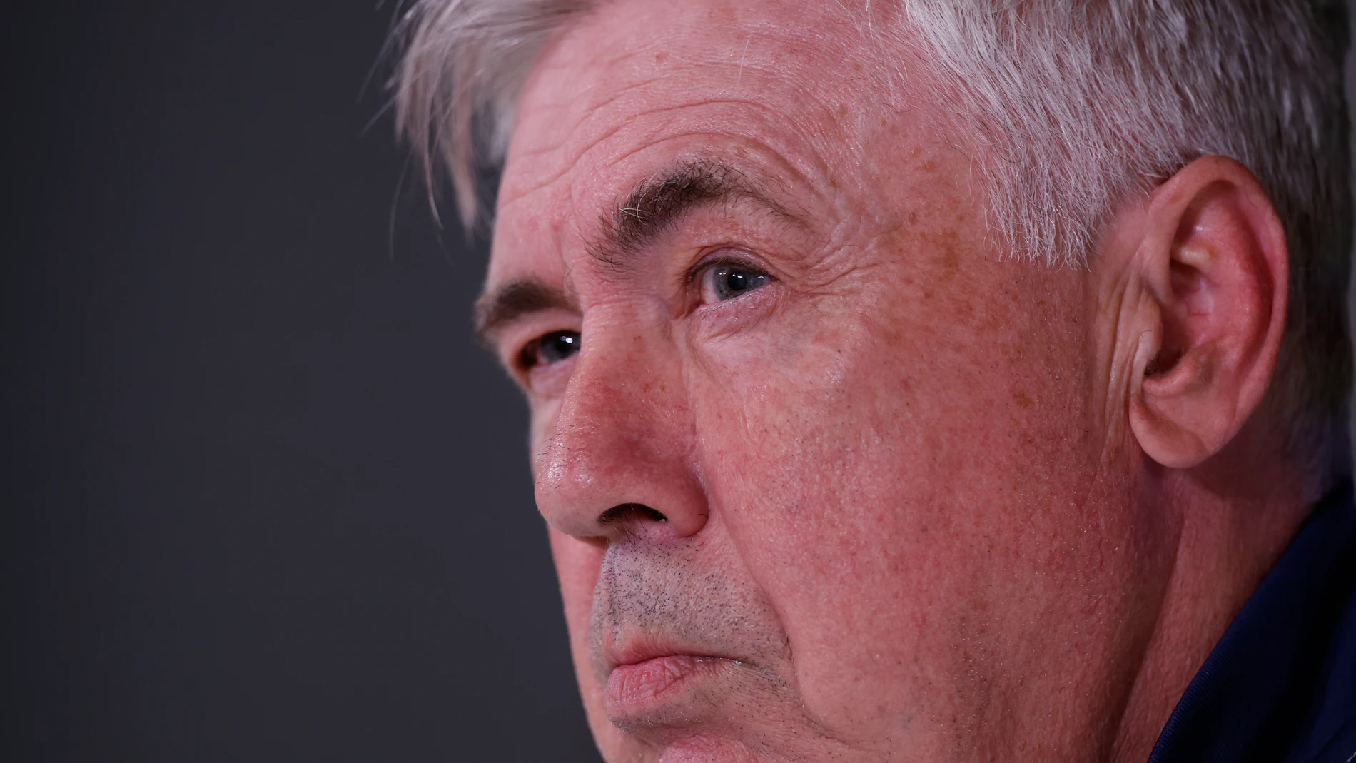 MADRID (ESPAÑA), 13/05/2025.- El entrenador del Real Madrid, Carlo Ancelotti durante la rueda de prensa tras el entrenamiento del equipo celebrada en Valdebebas, Madrid este martes antes de su enfrentamiento liguero de mañana contra el Mallorca. EFE/ Javier Lizón