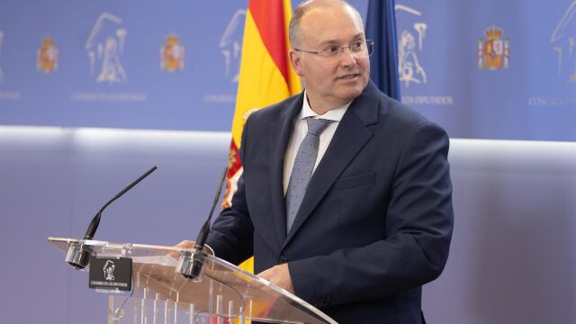 Tellado dice que los mensajes a Ábalos muestran el "régimen de terror" de Sánchez, que actúa como "un pequeño dictador"