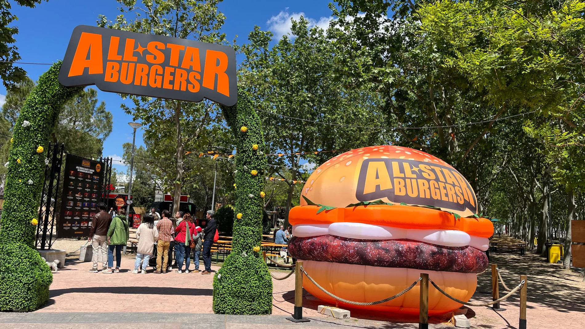 Torrejón de Ardoz se convierte en capital de la hamburguesa con el festival "All Star Burgers"