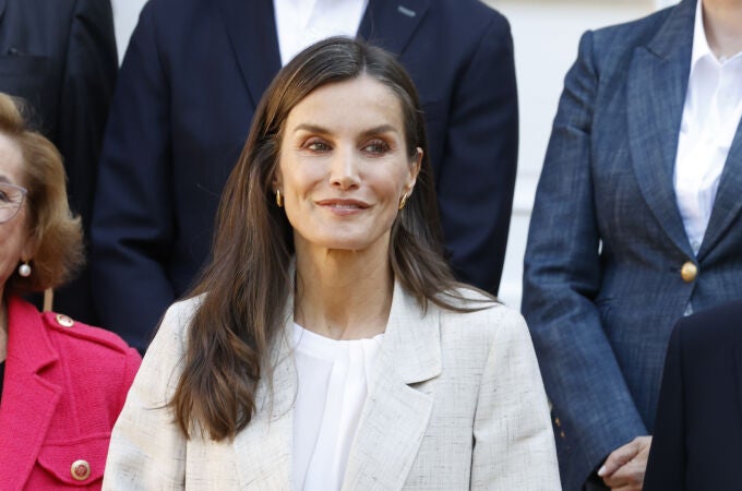 La Reina Letizia con traje de lino.