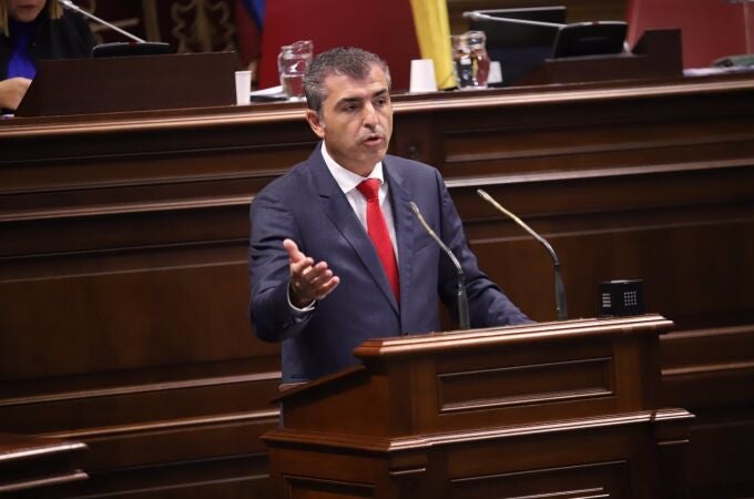 Domínguez, sobre el trato del Gobierno a Canarias en inmigración: "Nos tienen sucios, olvidados y abandonados"