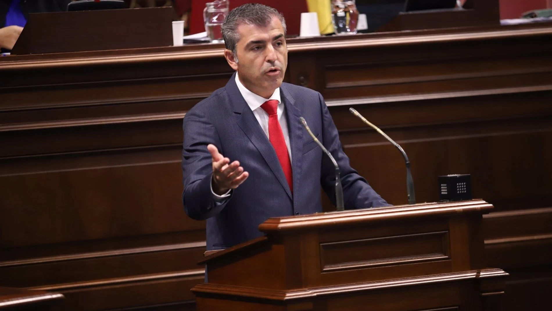 Manuel Domínguez en el pleno del Parlamento regional