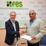 El presidente de la FES, Andrés Ortega, y el alcalde del municipio, Fernando Aceves