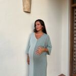 Marta Pombo con vestido perfecto para embarazadas.