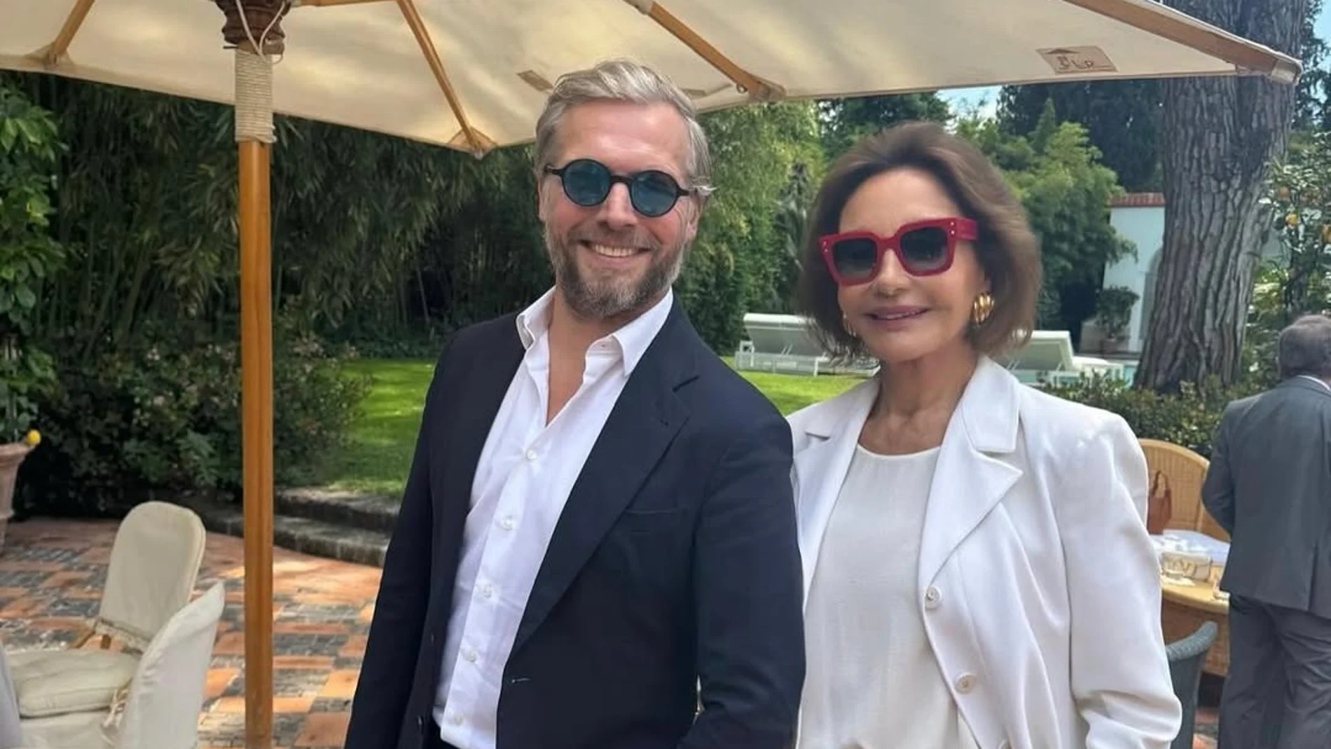 Naty Abascal con look blanco en Roma.