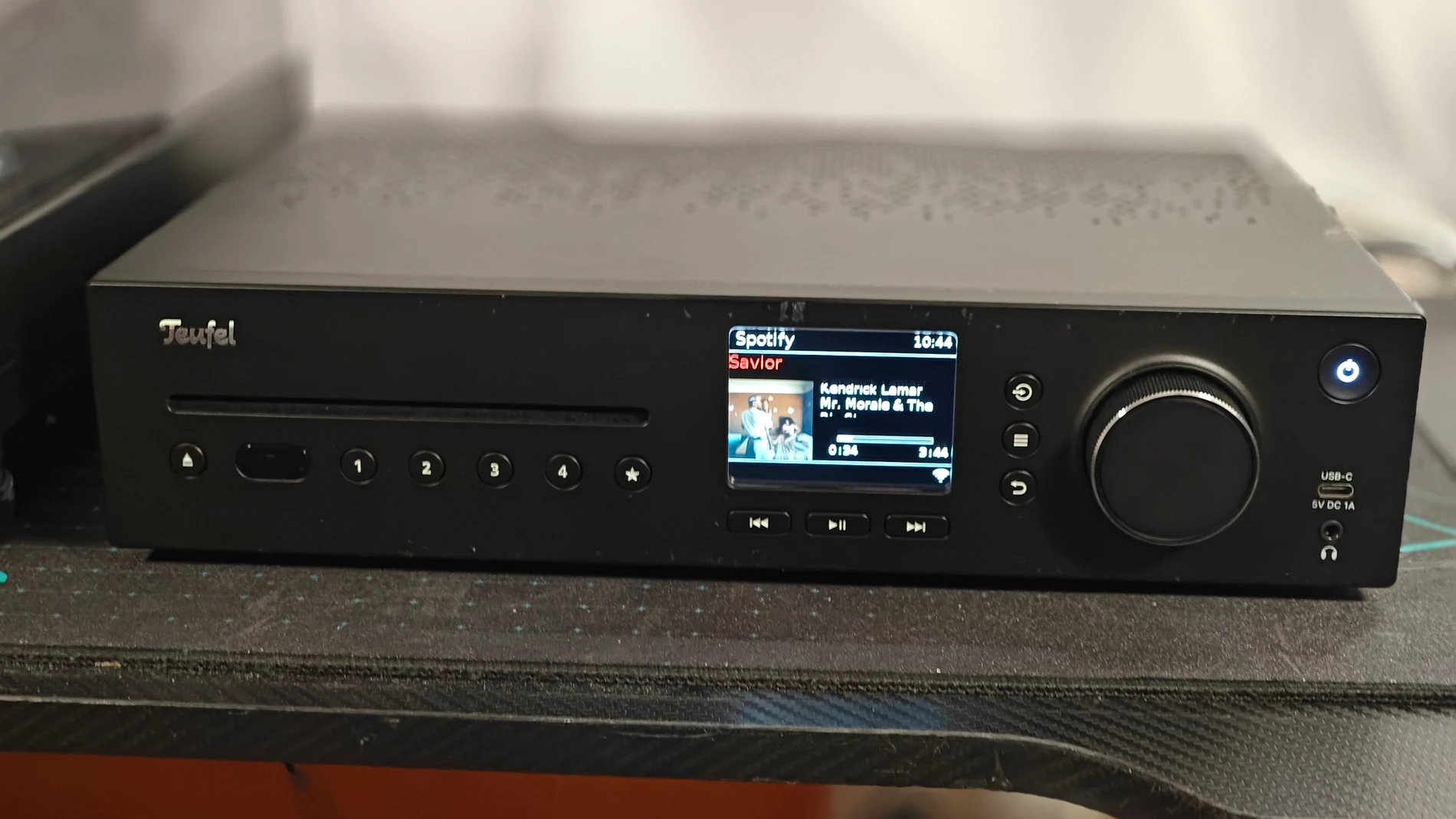 Probamos la Teufel Kombo 62: sobria por fuera, demoledora por dentro