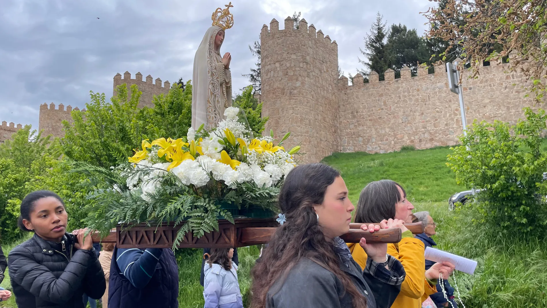 Procesión de los alumnos de la UCAV en Ávila