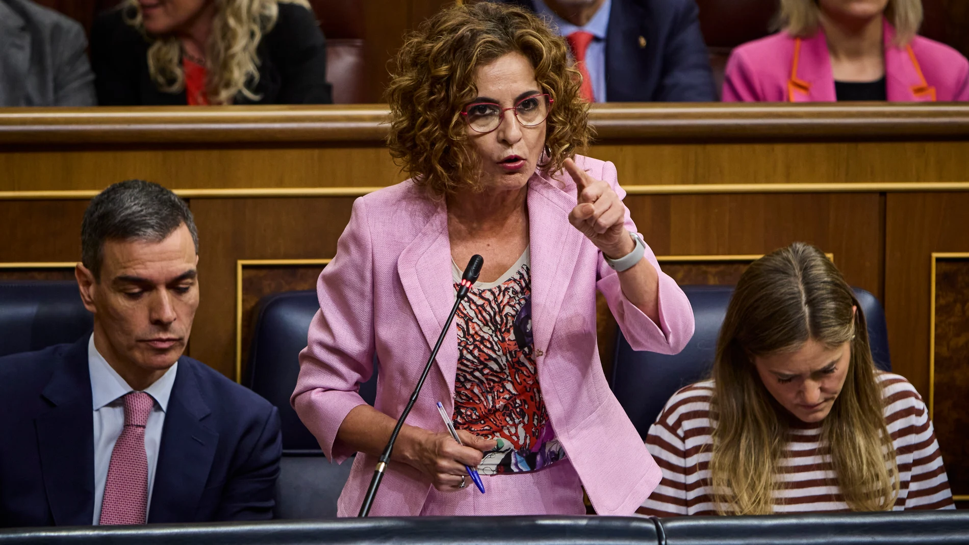Pedro Sánchez y María Jesús Montero, ayer, en el Congreso de los Diputados