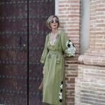 Influencer +50 con alpargatas de cuña.
