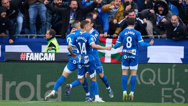 Deportivo Alaves v Valencia CF - LaLiga EA Sports