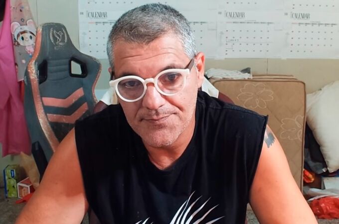 Frank Cuesta expone a Chi y muestra que él le mandó un mensaje con lo que tenía que decir: "Estoy siendo victima de una extorsión"