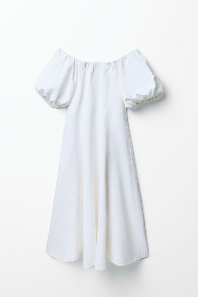 Vestido hombros descubiertos.