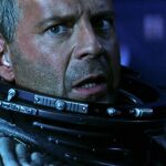 El protagonista, Bruce Willis, interpreta a un perforador de petróleo