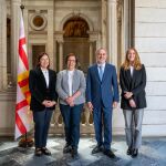 La comisionada de Acción Social de Barcelona Sonia Fuertes; la 5ª teniente de alcalde, Raquel Gil; el alcalde de Barcelona, Jaume Collboni, y la nueva comisionada de Promoción Económica, Nadia Quevedo