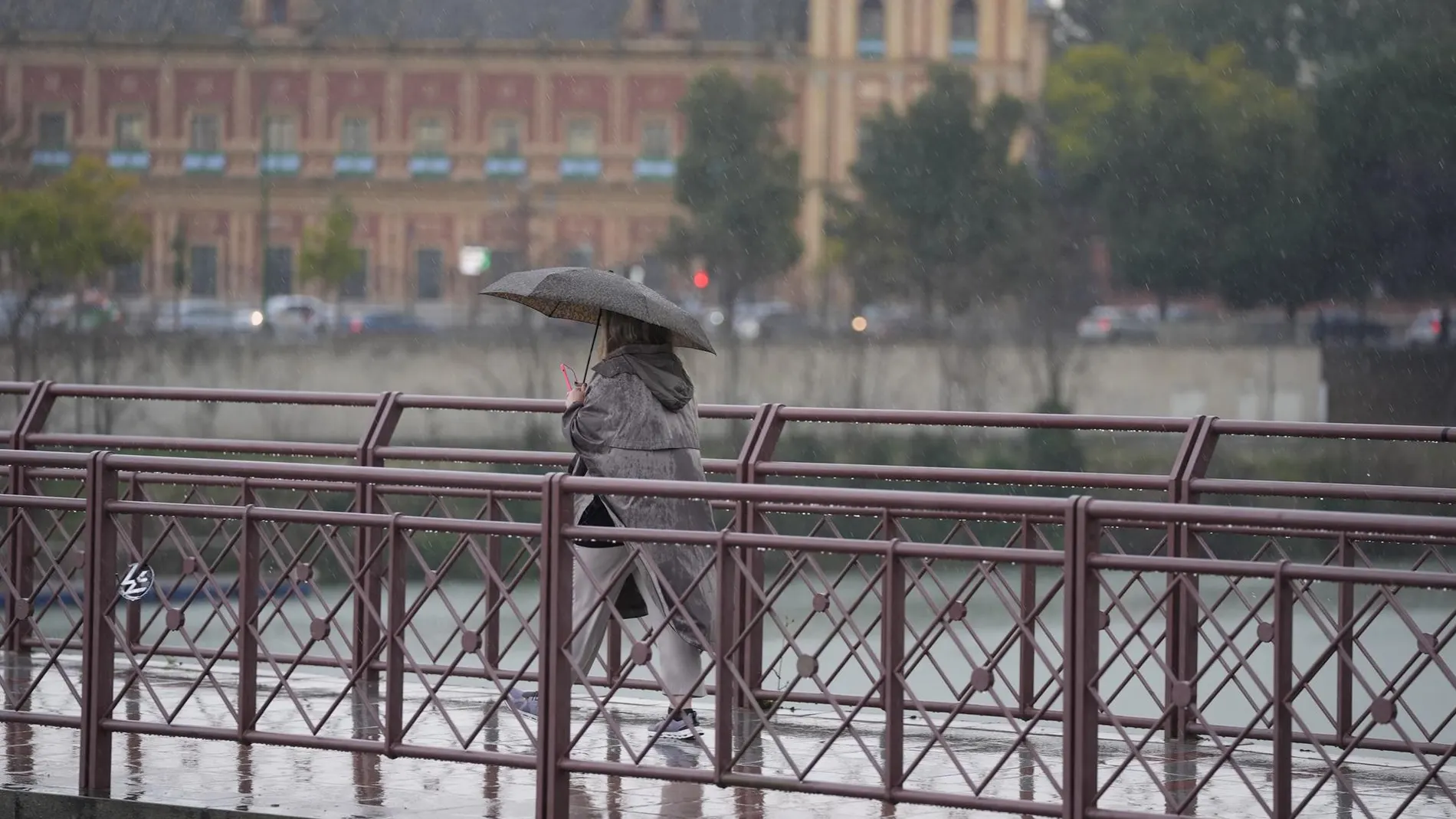 Las lluvias continuarán mañana, con aviso por tormentas y lluviaas en a 6 provincias y por viento en Melilla