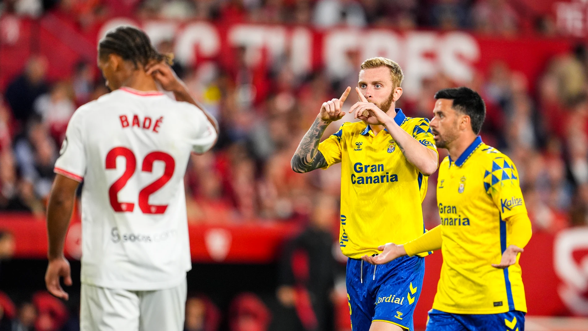Oli McBurnie of UD Las Palmas protests during the Spanish league, LaLiga EA Sports, football match played between Sevilla FC and UD Las Palmas at Ramon Sanchez-Pizjuan stadium on May 13, 2025, in Sevilla, Spain. AFP7 13/05/2025 ONLY FOR USE IN SPAIN