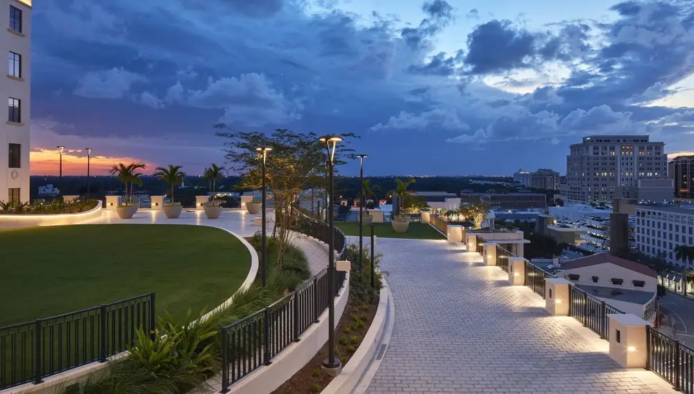 Su gran terraza panorámica es el escenario perfecto para la celebración de todo tipo de eventos