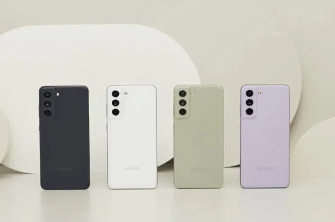El Samsung Galaxy S21 FE en cuatro de sus cinco colores disonibles