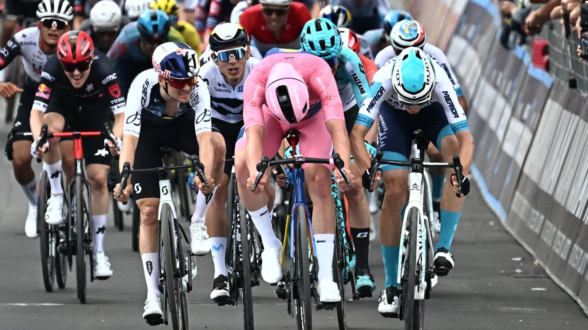 Ceglie Messapica (Italy), 14/05/2025.- Danish rider Mads Pedersen (C) of Lidl - Trek team in action to cross the finish line and win the 5th stage of the Giro d'Italia cycling tour over 151 km from Ceglie Messapica to Matera, in Ceglie Messapica, Italy, 14 May 2025. (Ciclismo, Italia) EFE/EPA/LUCA ZENNARO
