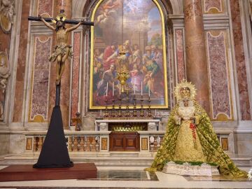 El Cachorro de Sevilla y la Esperanza de Málaga reciben culto en la basílica de San Pedro del Vaticano