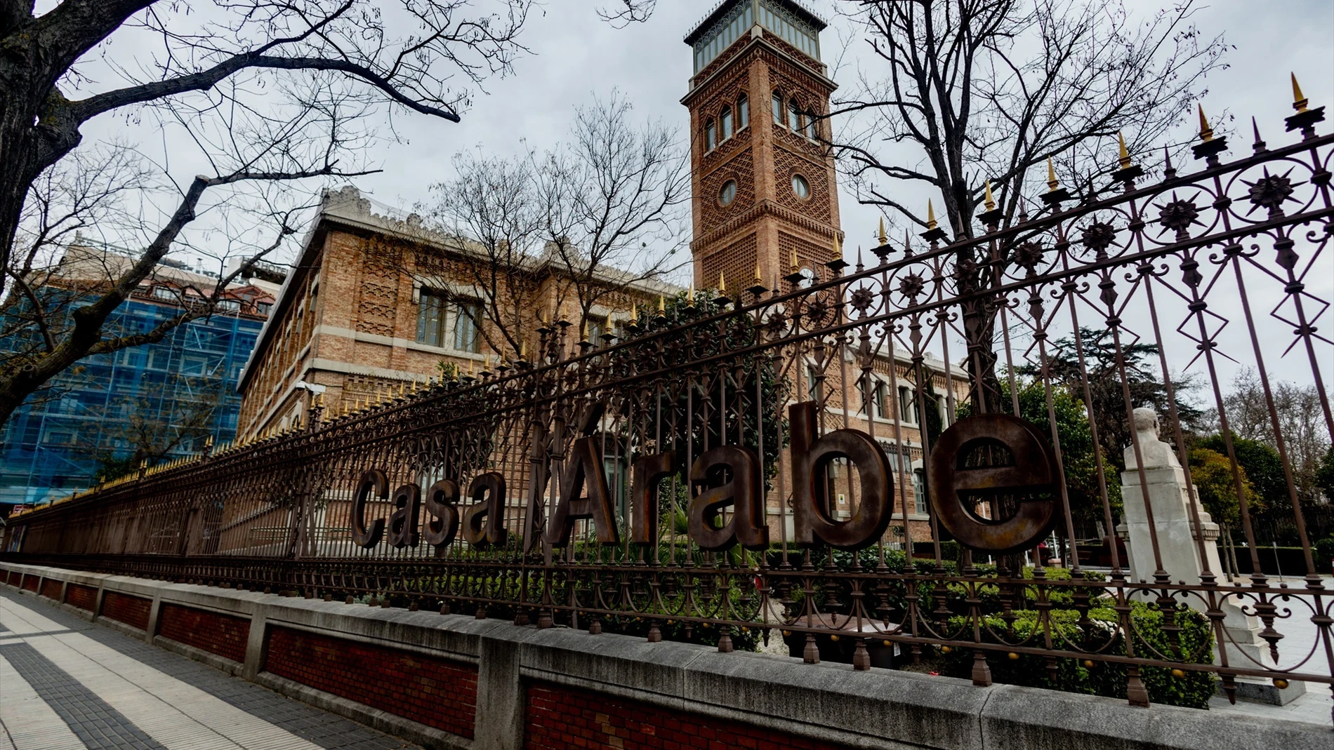 Fachada de la Casa Árabe en Madrid