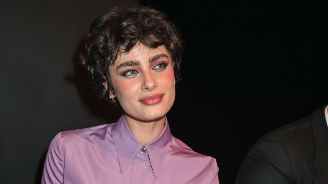 Taylor Hill con corte de pelo 'Bixie' rejuvenecedor.
