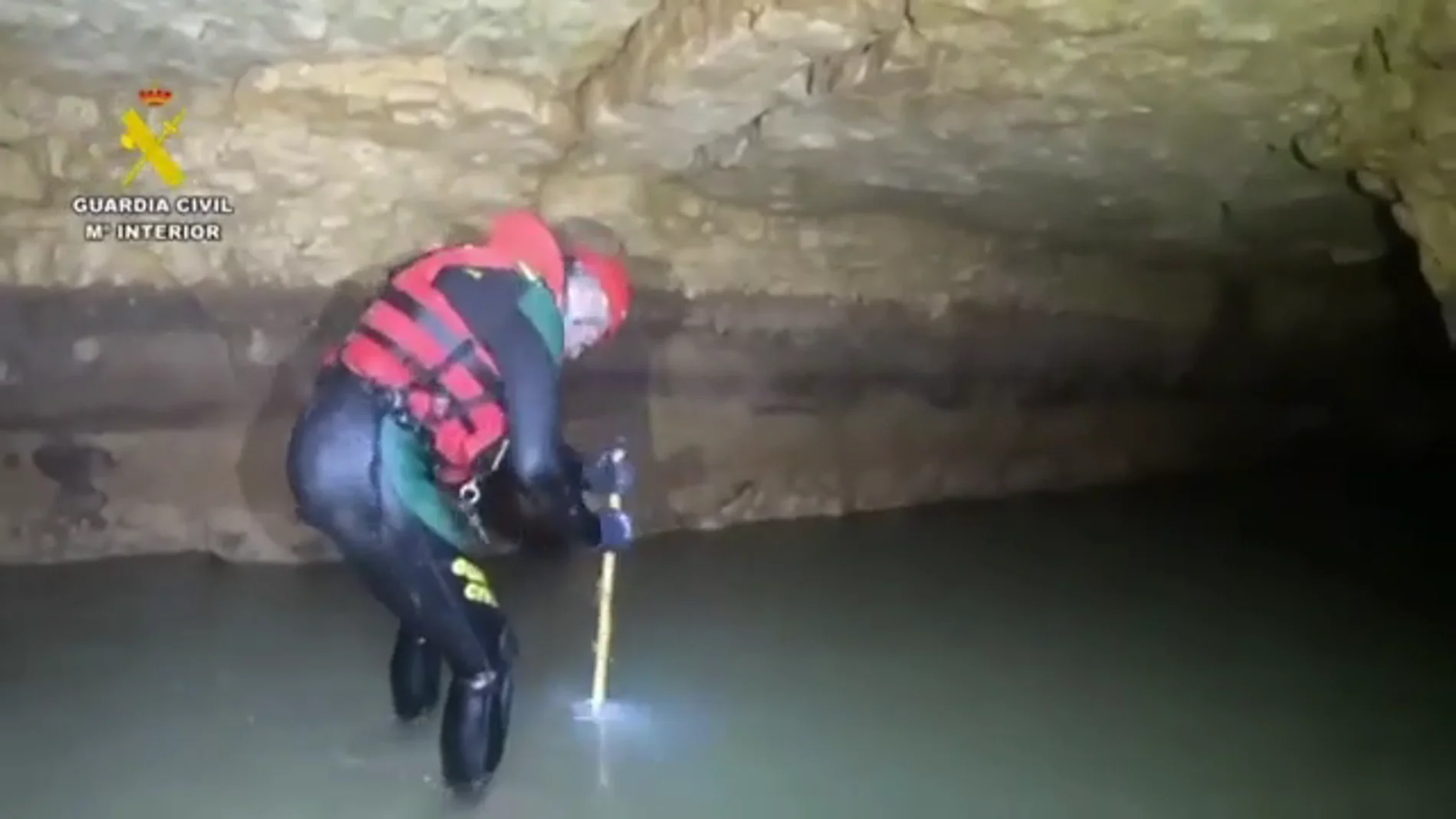 Buscan el cuerpo de un desaparecido en la dana en un entramado de túneles de hidroeléctrica en Pedralba (Valencia)