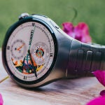 El HUAWEI Watch 5 de 46 milímetros en su acabado plata